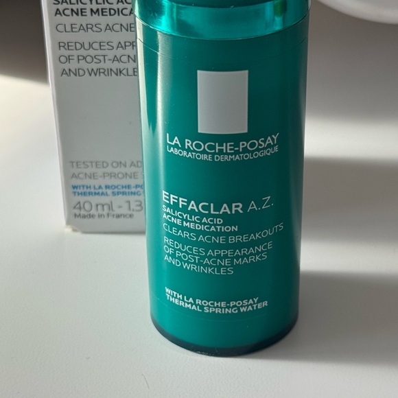 La Roche-Posay Effaclar A.Z. Salicylic Acid Acne Treatment - Picture 2 of 5